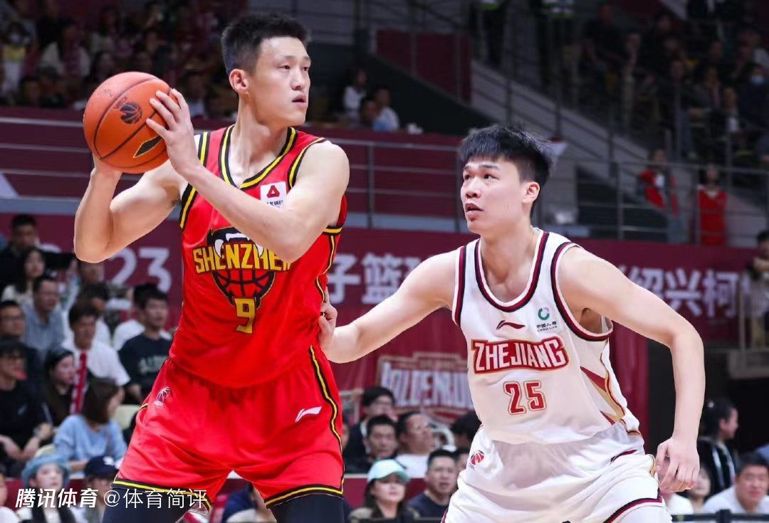 埃尔马斯在2019年加盟那不勒斯，共为球队出场189次，打进19球助攻11次，随队获得上赛季的意甲冠军和2020年的意大利杯冠军。